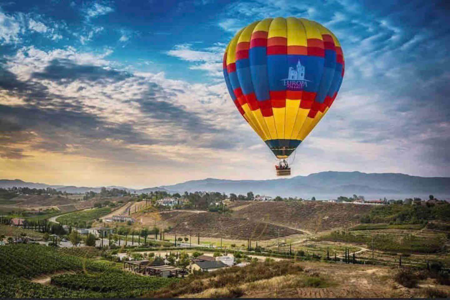 Hot air balloon over Temecula vineyards